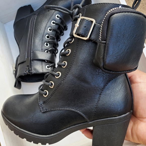 Kids Girls Lace Up Lug Chunky Heel Ankle Boots - Picture 3 of 3